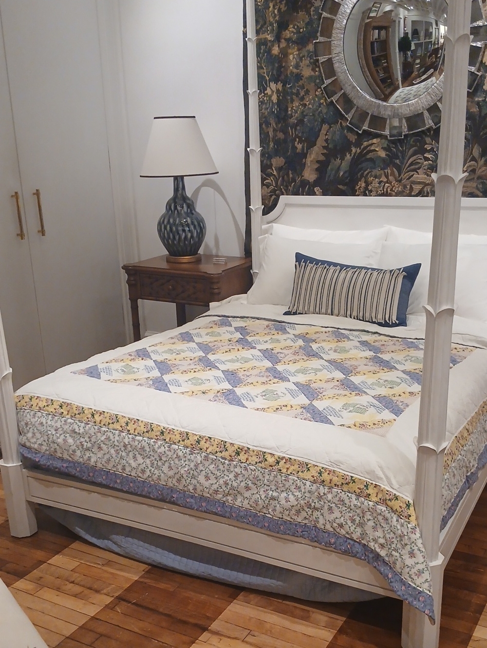 🌸 Vintage Cottagecore Floral Patchwork Quilt 🌸 - Picture 2 of 8